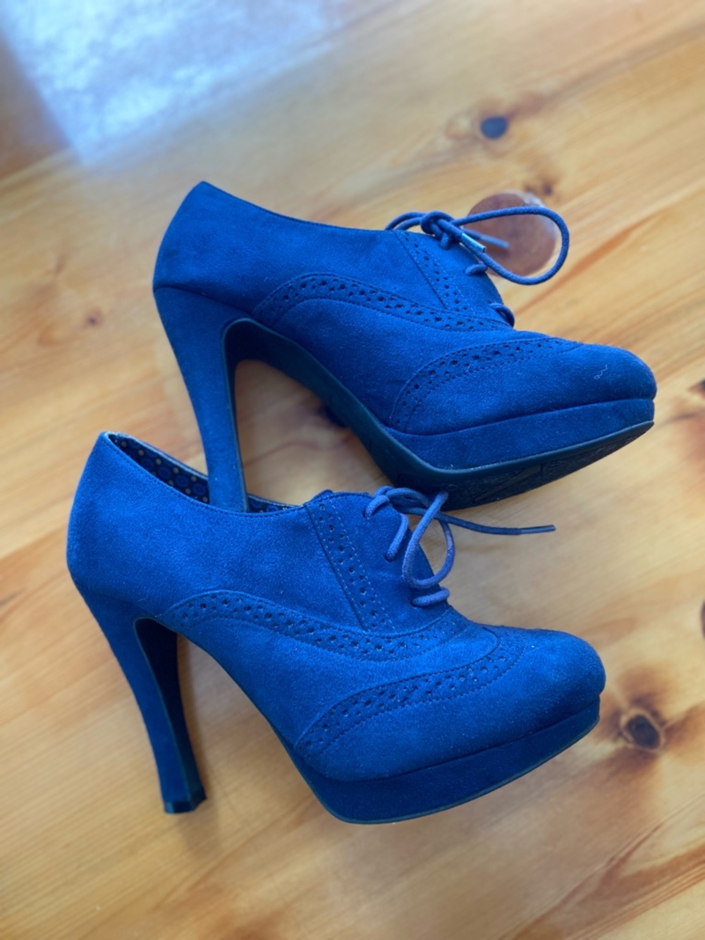 FIONI Clothing Blue Suede Lace-Up Oxford Heels - Picture 3 of 9